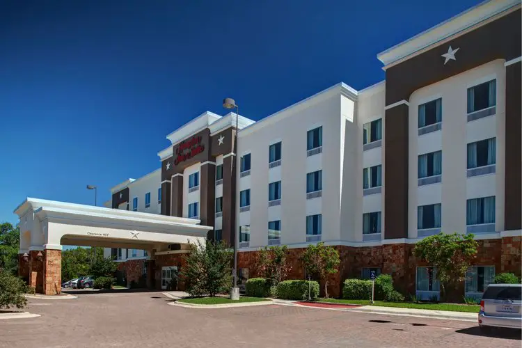 the front of a hotel with a car parked in front of it